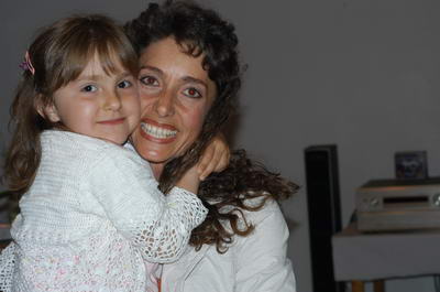 Hannah und Brigitte feiern gemeinsam den Geburtstag der Mutter.
